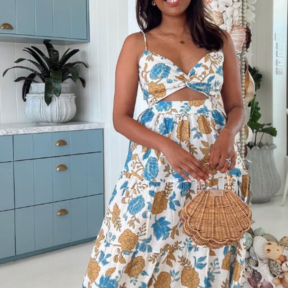 SHARE THIS ITEM DESCRIPTION How darling is our Amalie The Label - Emerita Maxi - Picture 6 of 6